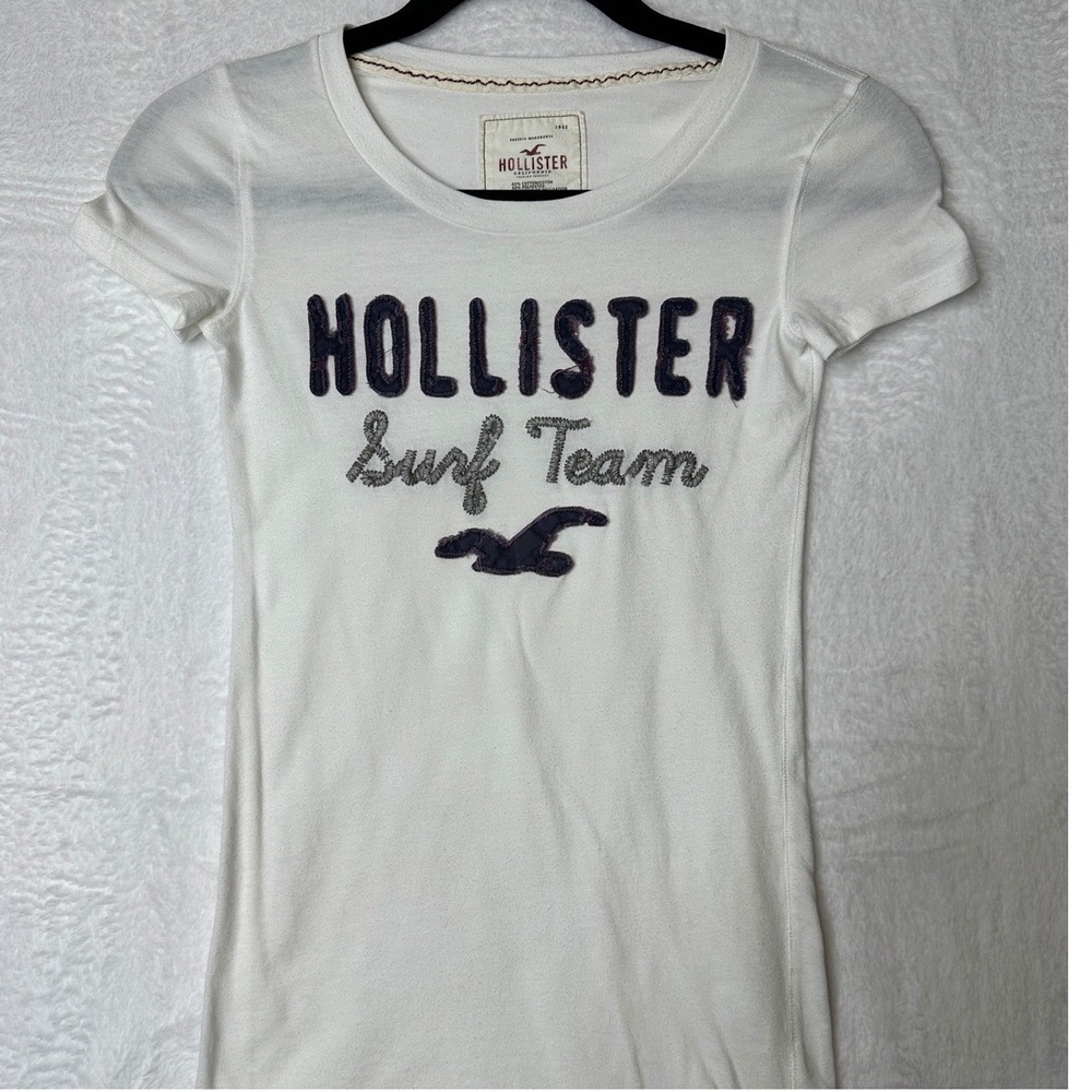 VNTG Y2K Hollister Surf Team Graphic Tee White Short Sleeve Embroidered Logo XS